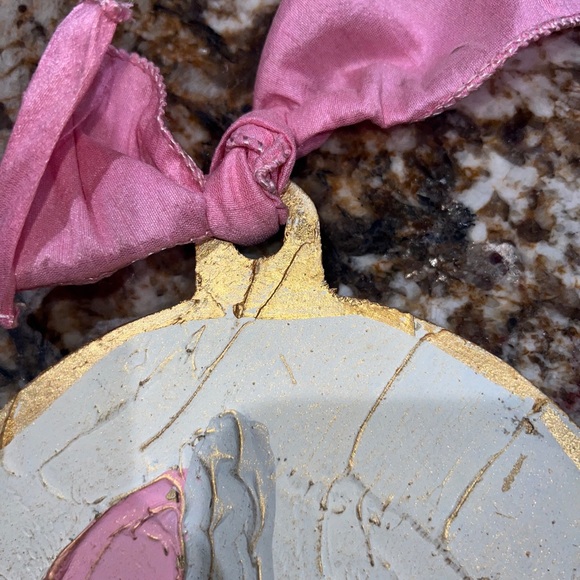 WOOD ROUND Baby Girl CHRISTMAS ORNAMENT-HANDMADE, PAINTED Baby Carriage 6”D - Picture 8 of 8